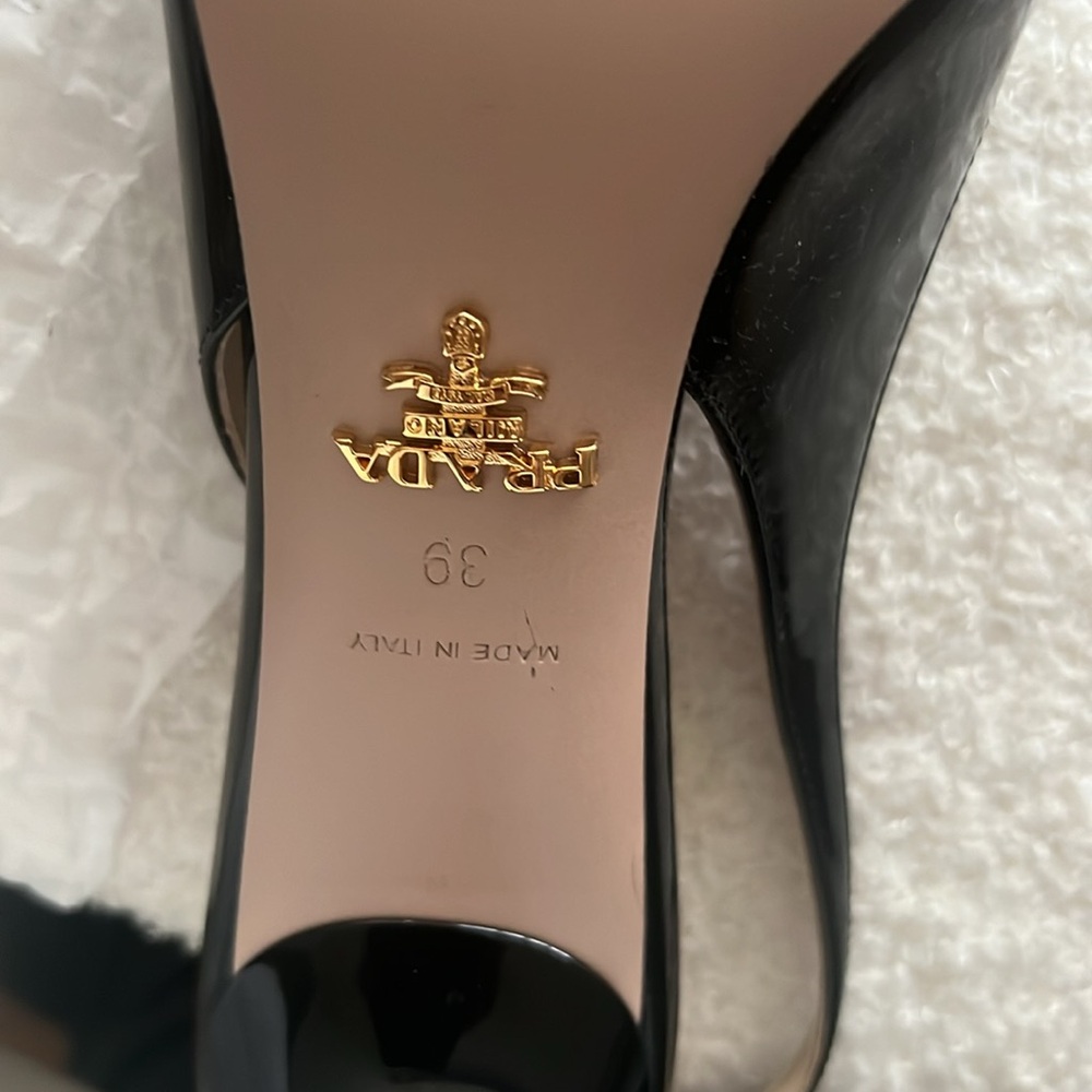 Prada patent leather slingback pumps with kitten heel - Picture 3 of 6